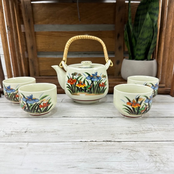 VTG Japanese Teapot &‎ Cups Bamboo Woven Handle Multicolored Floral Ceramic MCI - Picture 1 of 9